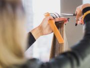 jenis macam service perawatan treatment rambut di salon kecantikan beauty therapist kapster beautician produk kosmetik makeup artist manfaat perbedaan kegunaan