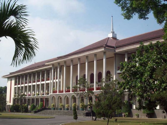 Inilah Daftar Universitas Terbaik di Indonesia, ITB Nomor ...