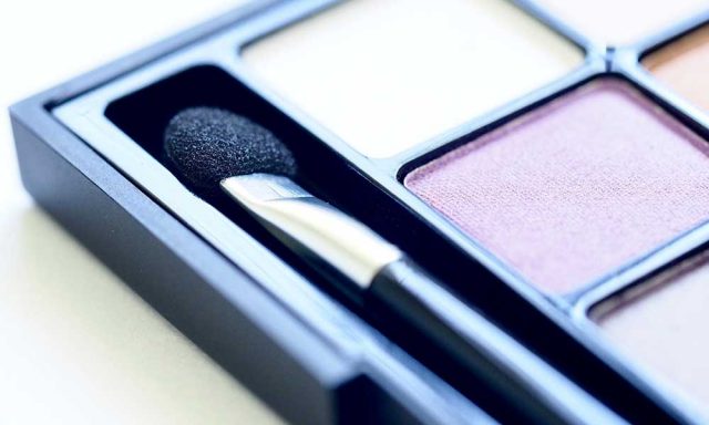 daftar merek branded kosmetik kecantikan produk makeup artist mua varian terbaru bahan alami fungsi kegunaan jenis macam kelebihan kekurangan import luar negeri asal jepang asli kandungan review blogger vlogger