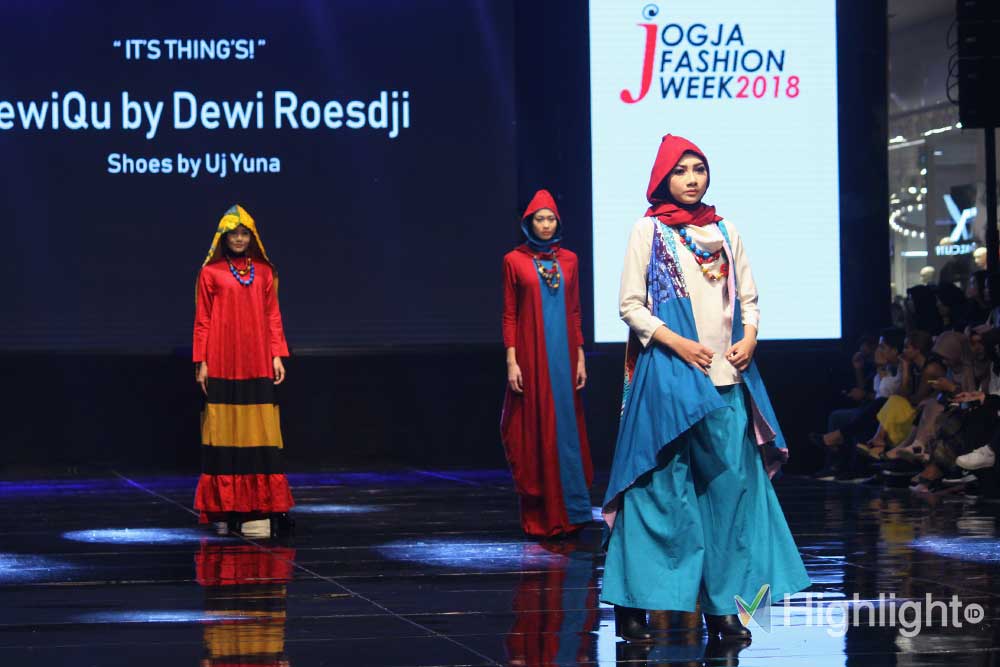event foto gambar koleksi rancangan desainer fesyen modest wear jogja fashion week 2018 kota yogyakarta merek lokal indonesia berkualitas bagus kece kekinian ngehits keren