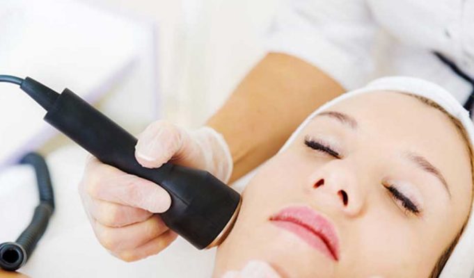tips cara memilih klinik kecantikan aesthetic dokter beauty therapist beautician konsultasi dermatologyst treatment services perawatan facial wajah kulit spesialis