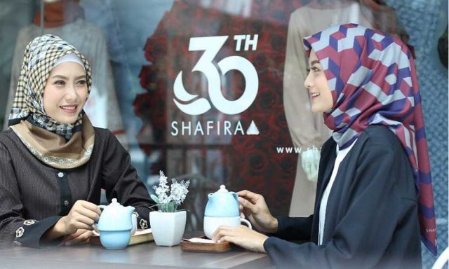 merek fashion branded lokal hijabers jilbab pakaian busana muslimah trendy stylish kekinian shafira 30 tahun perayaan rilis peluncuran koleksi world wanderer rancangan bertema masjid dunia lokal indonesia