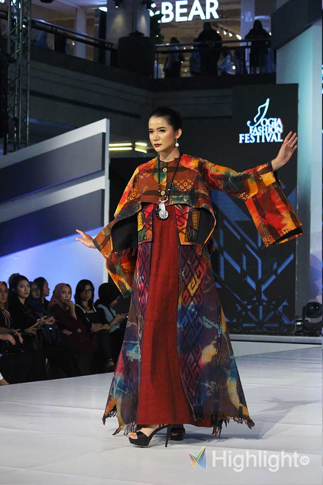 event jogja fashion festival ambarrukmo plaza kota yogyakarta desainer lokal merek indonesia branded model pakaian baju busana terbaru terkini etnik kain