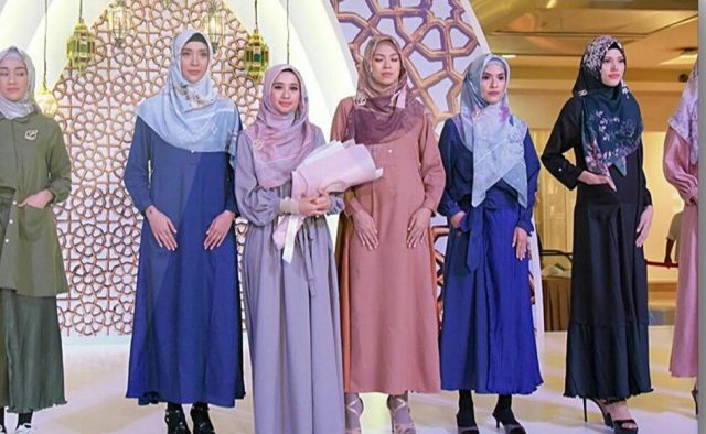 acara event agenda rundown ramadan runway fashion show parade peragaan busana pakaian muslim lebaran hari raya idul fitri pameran bazaar aneka promosi desainer diskon