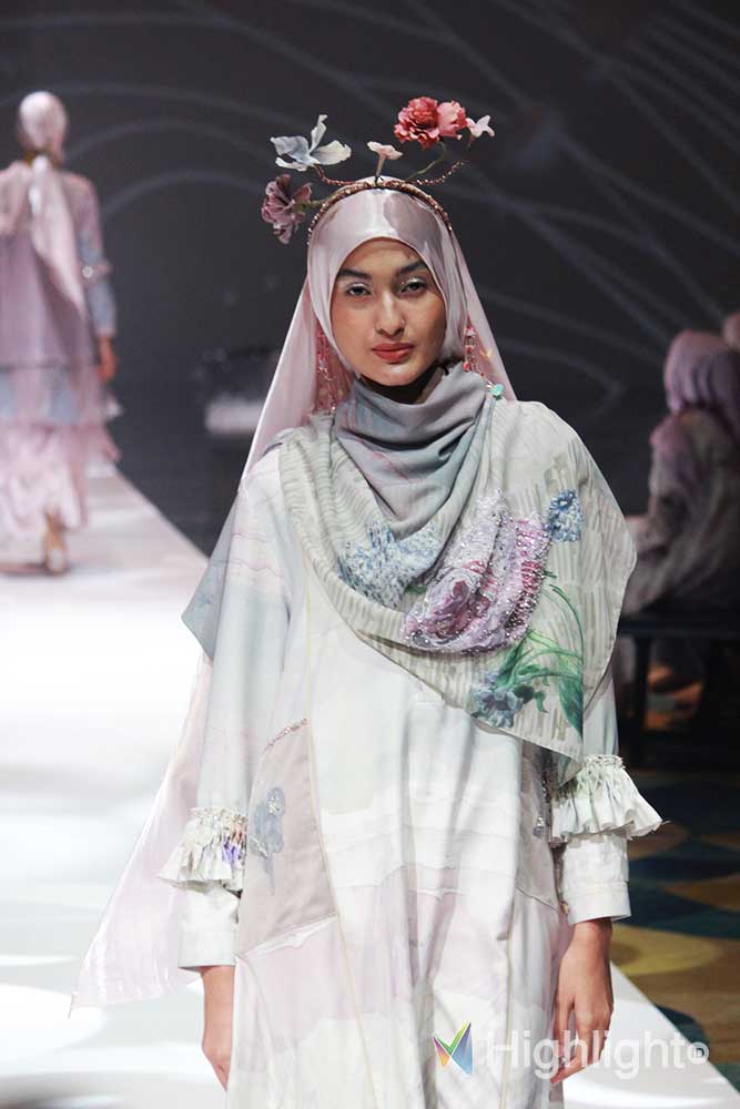 Ria Miranda merupakan modest fashion designer Indonesia yang telah berkarya selama 10 tahun