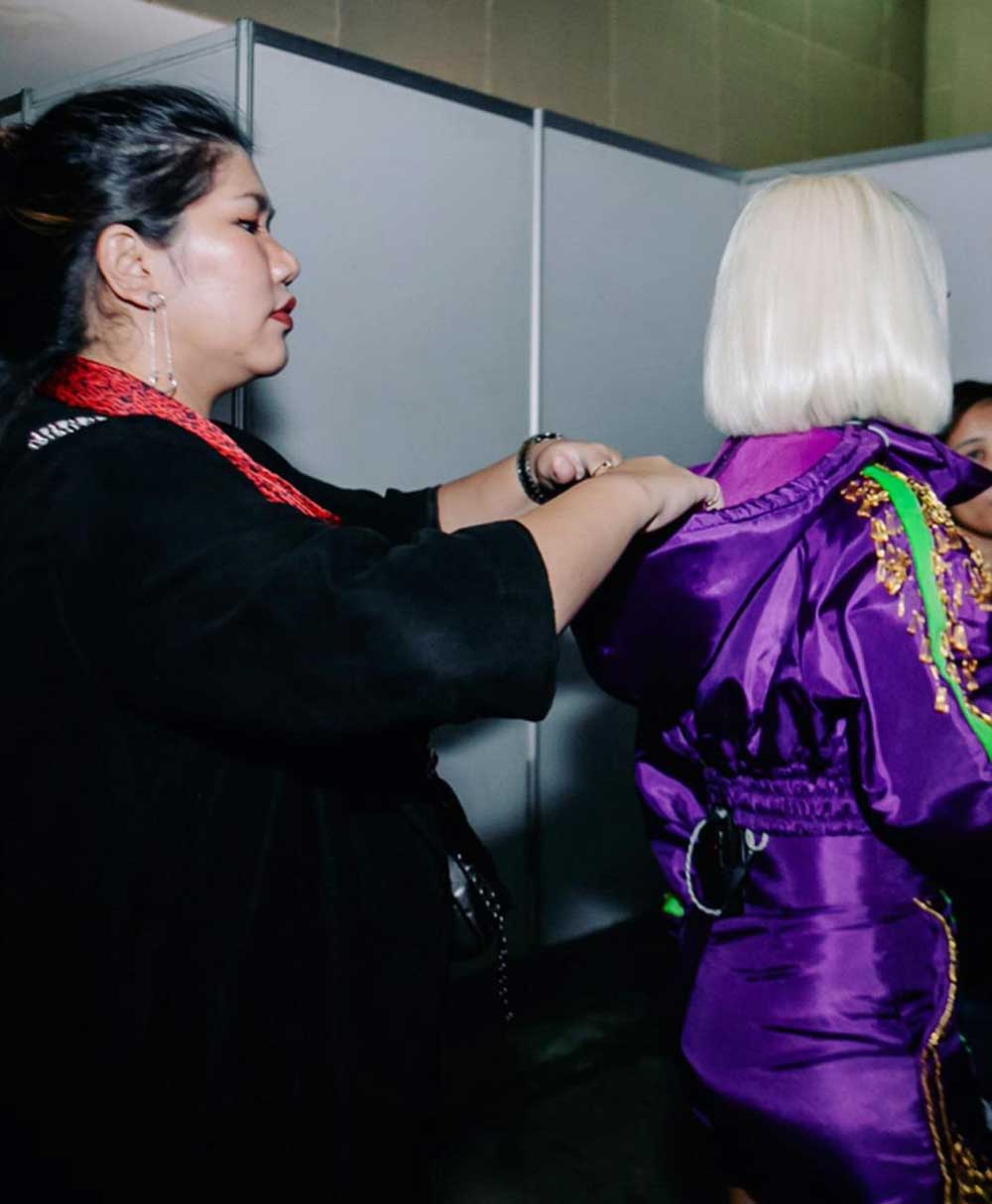 Vannie Astecat merupakan fashion stylist profesional yang menjadi langganan selebriti terkenal