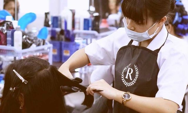 Rudy Hadisuwarno School merupakan tempat kursus salon kecantikan yang melatih siswa menjadi tenaga yang terampil