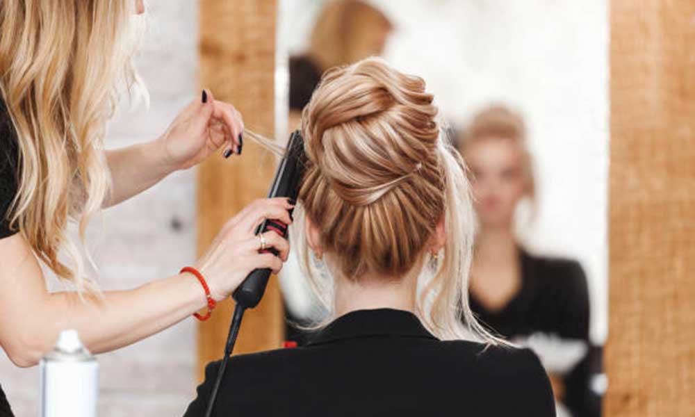11 Pekerjaan di Salon Kecantikan, Mulai dari Hairstylist Hingga Makeup  Artist - Highlight.ID