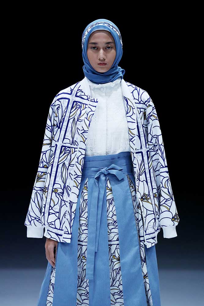 ETU by Restu Anggraini menampilkan koleksi busana muslimah di Jakarta Fashion Week (JFW) 2021