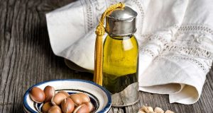 Fungsi manfaat khasiat kegunaan minyak argan oil kecantikan kesehatan rambut