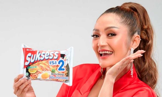 Penyanyi dangdut Siti Badriah didapuk menjadi Brand Ambassador Mie Sukses's Isi 2 terbaru