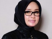 Bekerja sebagai makeup artist MUA profesional profil Dewi Tian jasa layanan tata rias penganting