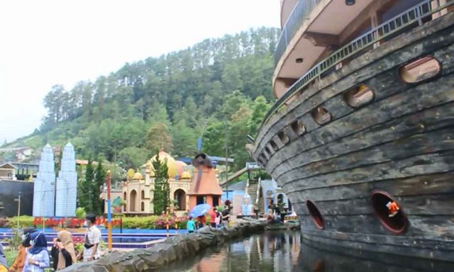 Wisata Bukit Sekipan Tawangmangu Karanganyar wahana permainan jam buka harga tiket masuk