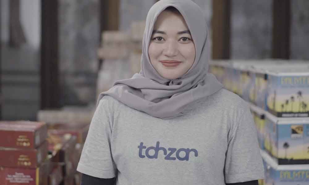 Mutiara Nisa pemilik toko La Tahzan bisnis berjualan berdagang online tips sukses berhasil