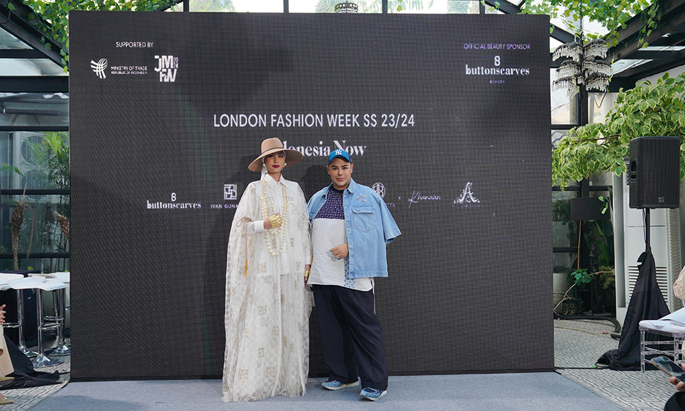 desainer modest indonesia london fashion week lfw koleksi brand pakaian baju terbaru